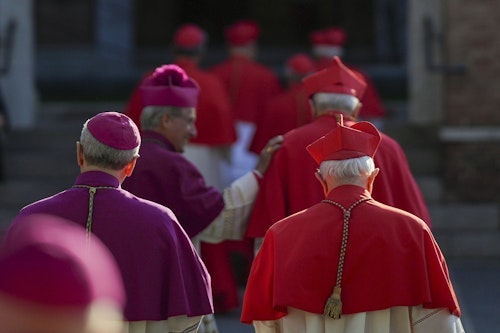 A group of men wearing red robes

AI-generated content may be incorrect.