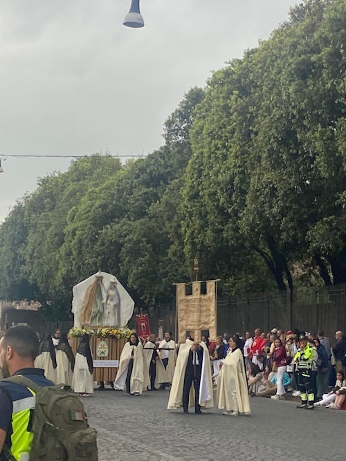 Procesión en Roma con el Cachorro y la Esperanza de Málaga, en directo: última hora del recorrido
