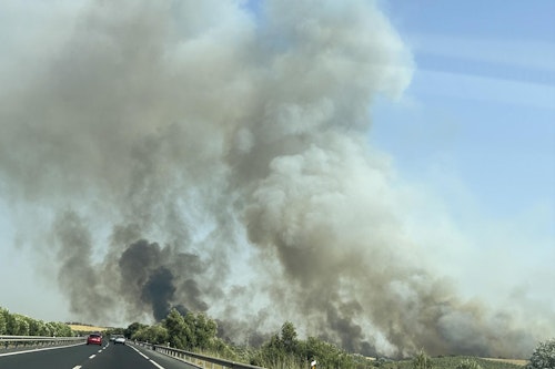 Incendios forestales en España, retomando carreteras cortadas y evacuaciones urgentes