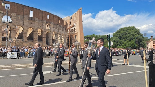 Procesión en Roma con el Cachorro y la Esperanza de Málaga, en directo: última hora del recorrido