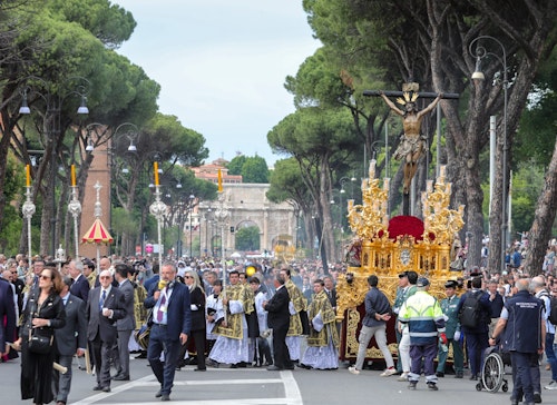 Procesión en Roma con el Cachorro y la Esperanza de Málaga, en directo: última hora del recorrido