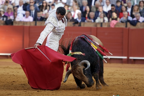 Toros en Sevilla, en directo: sigue la corrida del Domingo de Resurrección con Morante, Roca Rey y David de Miranda