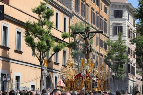 Procesión en Roma con el Cachorro y la Esperanza de Málaga, en directo: última hora del recorrido