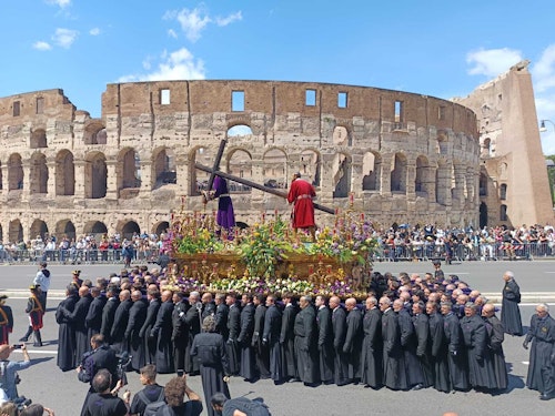 Procesión en Roma con el Cachorro y la Esperanza de Málaga, en directo: última hora del recorrido