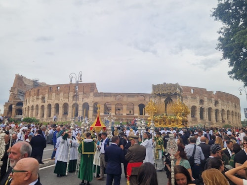 Procesión en Roma con el Cachorro y la Esperanza de Málaga, en directo: última hora del recorrido