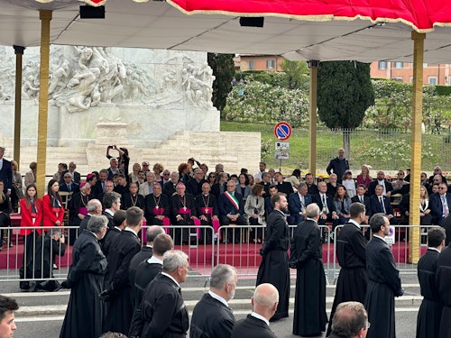 Procesión en Roma con el Cachorro y la Esperanza de Málaga, en directo: última hora del recorrido
