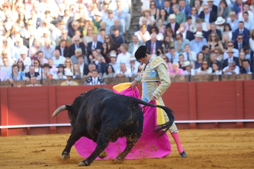 Toros en Sevilla, en directo: sigue la corrida del Domingo de Resurrección con Morante, Roca Rey y David de Miranda