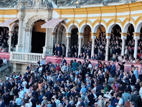 Toros en Sevilla, en directo: sigue la corrida del Domingo de Resurrección con Morante, Roca Rey y David de Miranda