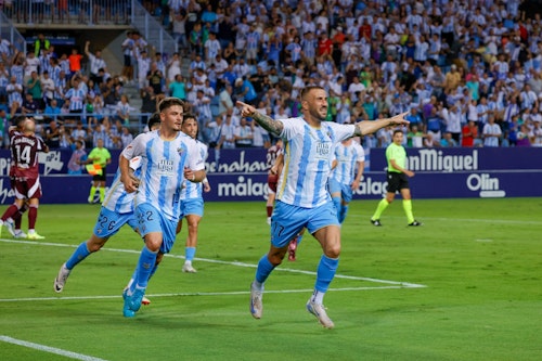Directo | Dioni y Antoñito dan al Málaga su primera victoria en un partido de locura (2-1)