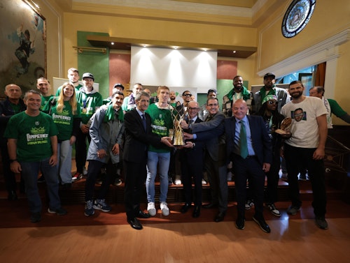 Así fue la celebración del Unicaja por las calles de Málaga