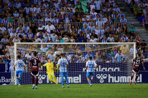 Directo | Dioni y Antoñito dan al Málaga su primera victoria en un partido de locura (2-1)