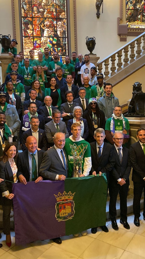 Así fue la celebración del Unicaja por las calles de Málaga