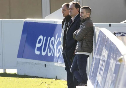 Roberto Olabe: «Me siento orgulloso de que la Real haya apostado por Erik, por alguien de casa»