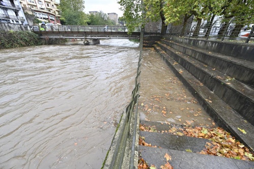 Gipuzkoa, en alerta naranja por lluvias: Inundaciones en Bidasoa y Errenteria y desbordamientos en Zumaia