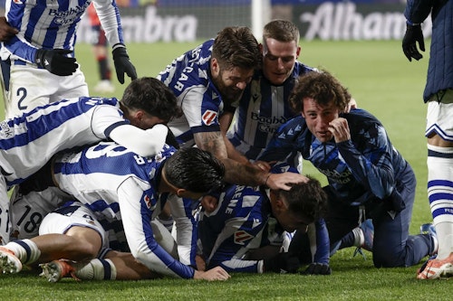 La Real remonta y se lleva los tres puntos tras una extraordinaria segunda parte