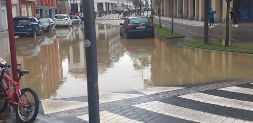 Gipuzkoa, en alerta naranja por lluvias: Inundaciones en Bidasoa y Errenteria y desbordamientos en Zumaia