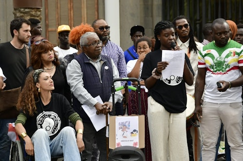 Concentración por la muerte del joven abatido en el aeropuerto de Gran Canaria, en directo: «¿Por qué no le dispararon solo en la pierna?»