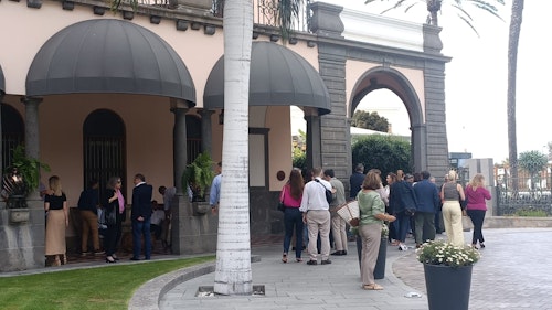 Feijóo visita Gran Canaria, en directo: el líder del PP asegura que tratará la inmigración «sin demagogia y sin efecto llamada»