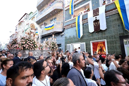 Procesión de la Virgen del Carmen, en directo: una multitud entre incienso, vivas y lágrimas