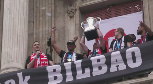 Bilbao se rinde a los campeones en una tarde inolvidable