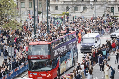 Bilbao se rinde a los campeones en una tarde inolvidable