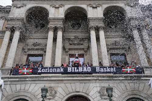 Bilbao se rinde a los campeones en una tarde inolvidable