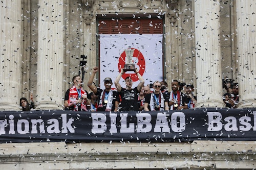 Bilbao se rinde a los campeones en una tarde inolvidable