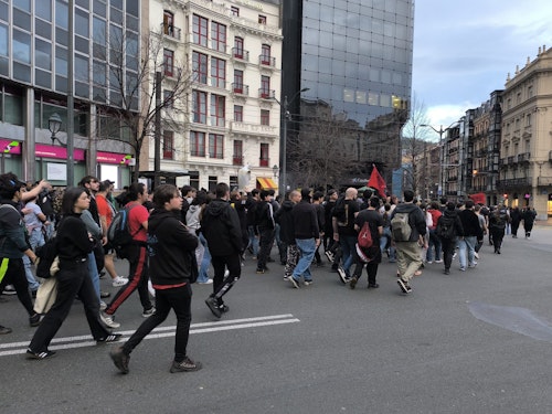 1.500 jóvenes recorren Bilbao en protesta por el desalojo del gaztetxe de Rekalde