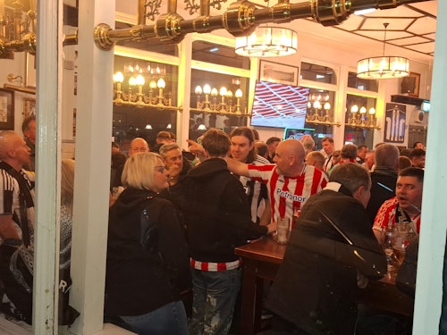 La afición del Athletic se entrega sin premio en Newcastle