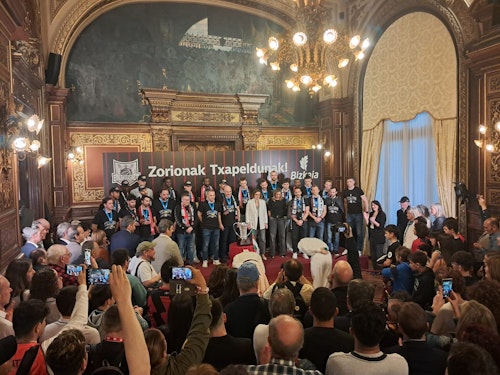 Bilbao se rinde a los campeones en una tarde inolvidable