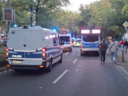 En directo con los hinchas rojiblancos: la afición del Athletic canta el 'Txoria txori' en Dortmund