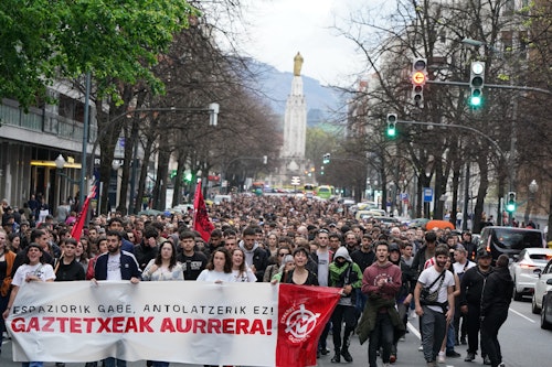 1.500 jóvenes recorren Bilbao en protesta por el desalojo del gaztetxe de Rekalde