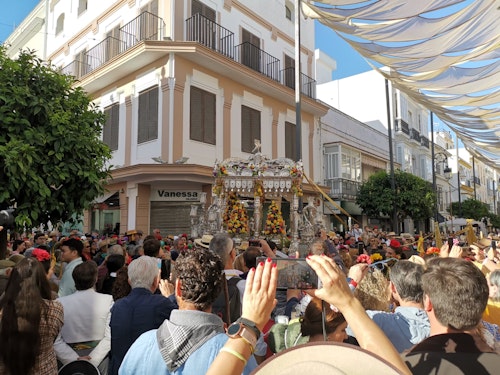 Así ha sido la llegada de las hermandades del Rocío de Cádiz a Bajo de Guía