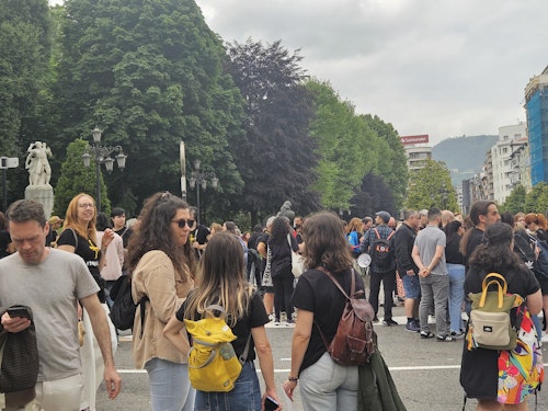 Masiva concentración de docentes asturianos: «Solo pedimos lo justo»