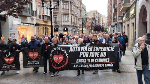 Manifestación contra la contaminación en Gijón: «Hay días que no se puede respirar»