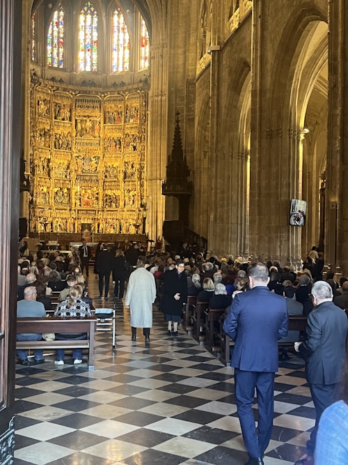 En directo: el arzobispo preside en la Catedral de Oviedo la ceremonia de despedida al Papa Francisco