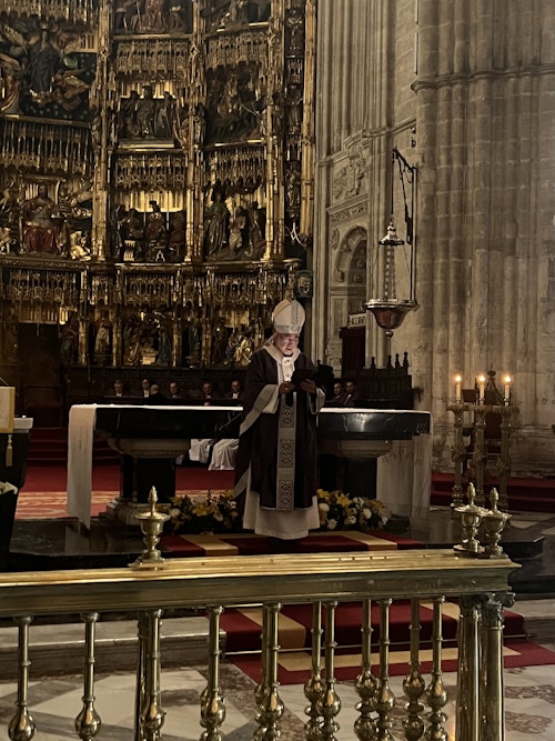 En directo: el arzobispo preside en la Catedral de Oviedo la ceremonia de despedida al Papa Francisco