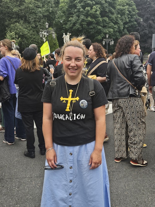 Masiva concentración de docentes asturianos: «Solo pedimos lo justo»