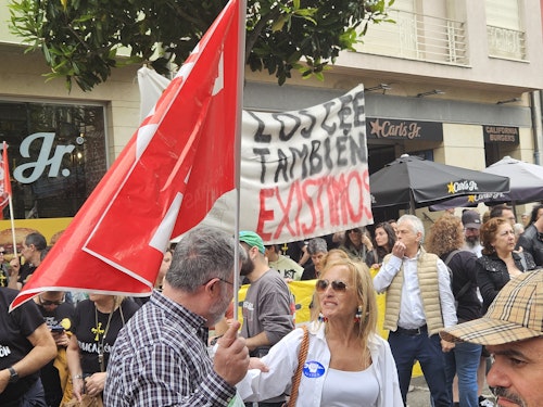 Masiva concentración de docentes asturianos: «Solo pedimos lo justo»