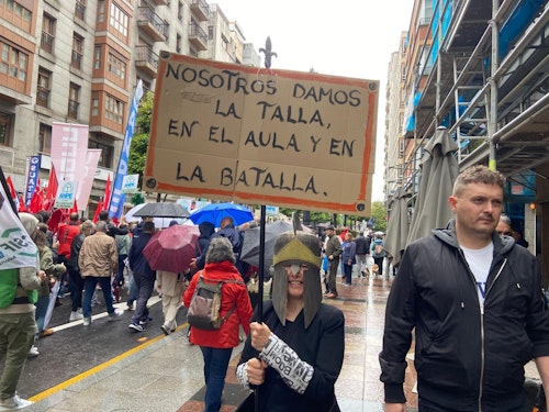 Así ha sido la multitudinaria protesta por la educación: «Mañana habrá huelga»