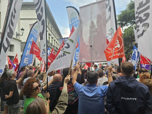 Masiva concentración de docentes asturianos: «Solo pedimos lo justo»