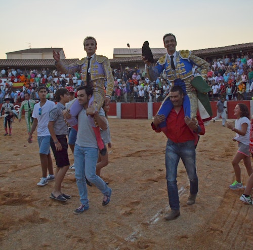 Damián Castaño e Ismael Martín, a hombros en Guijuelo
