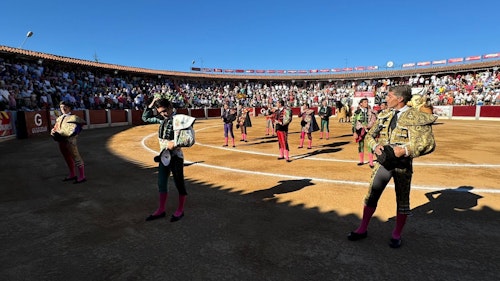 Todos a hombros con emotivos Victorinos en Guijuelo