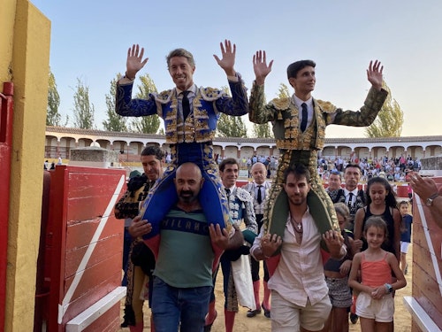 Escribano e Ismael Martín, a hombros en La Florida