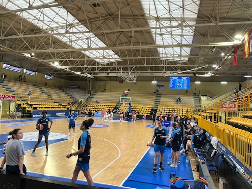 Perfumerías Avenida - Valencia Basket: resultado y resumen del primer partido de la final (48-67)