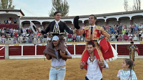 Escribano e Ismael Martín, a hombros en La Florida