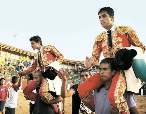 Damián Castaño e Ismael Martín, a hombros en Guijuelo