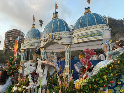 DIRECTO | La Batalla de Flores pone el broche de oro a la Feria de Julio de Valencia