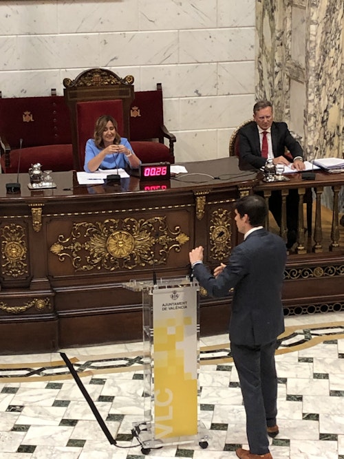 El pleno del Ayuntamiento de Valencia aprueba la subida de la tasa de basuras y la congelación del IBI