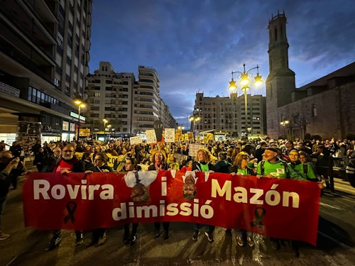 Así hemos contado la manifestación en Valencia contra la gestión de Educación tras la DANA
